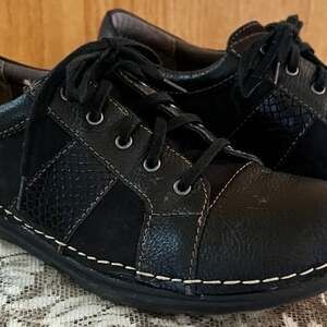 MONTANA Black Leather & Suede Lace Up Casual Comfort Shoe. Women’s size 9M.